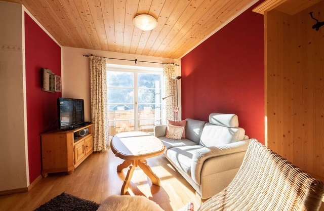 Lovingly furnished holiday apartment "Zirbe" in the Zugspitz village Grainau