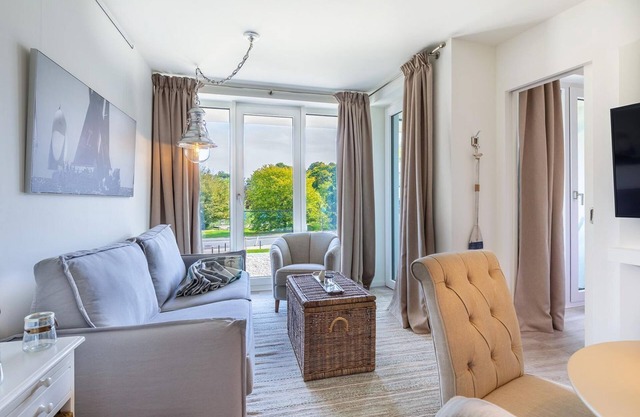 Lovingly furnished premium apartment with loggia and view of Godewindpark