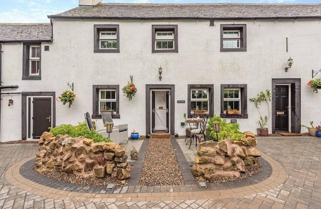 Low Fold is a luxurious, one-bedroom cottage in Tallentire, near Cockermouth.