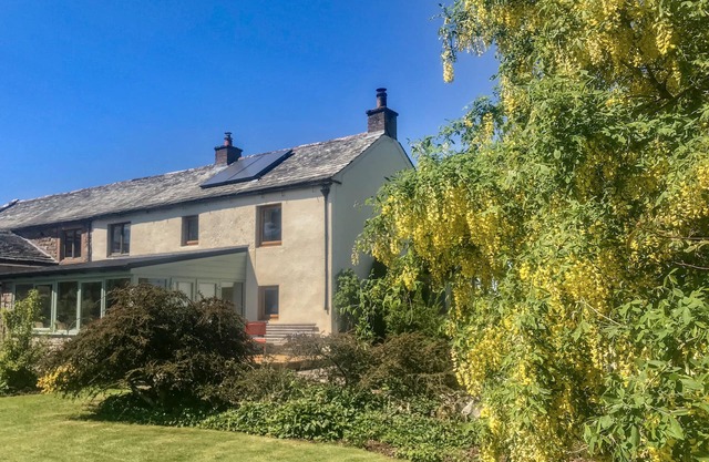 LOW GARTH COTTAGE, pet friendly, with open fire in Penruddock