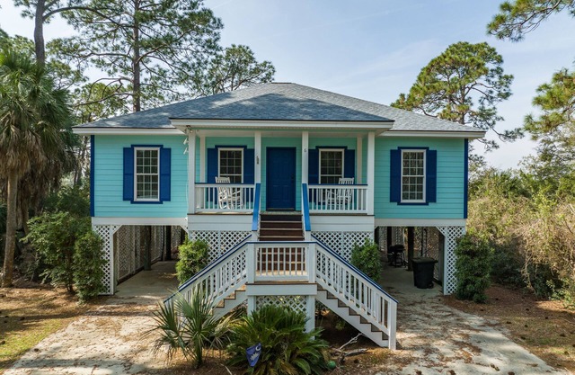 Lowcountry Paradise, private gated island, 2.5 miles of beach, family friendly