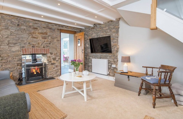 Lower Folly, Holiday Cottage Nolton Haven, Sleeps 8, 4 bedrooms, bathrooms