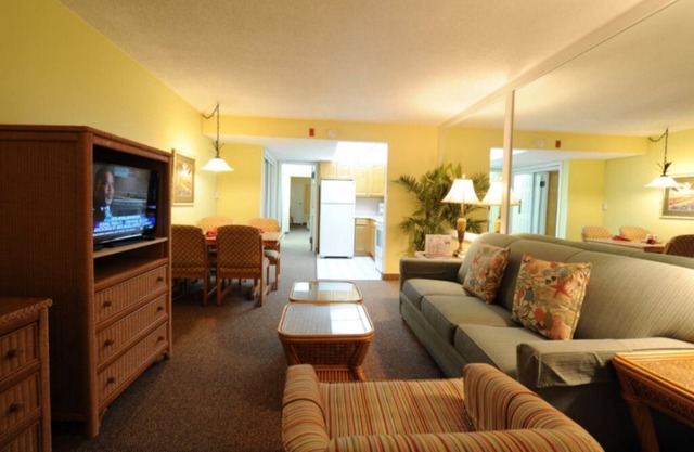 LOWER LAST MINUTE WEEKDAY PRICE! Come relax in Destin without the crowds!