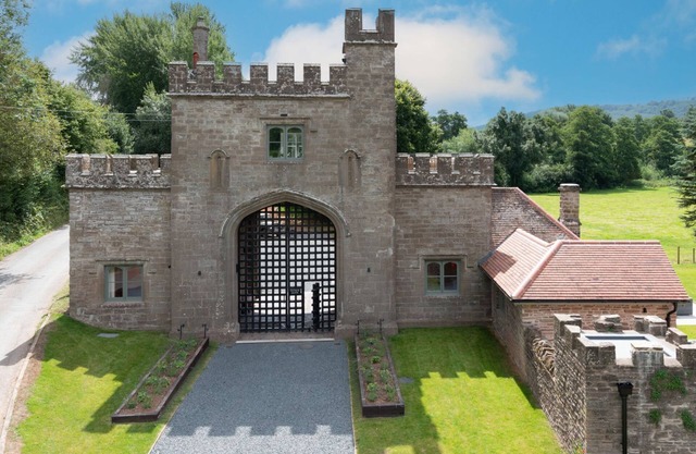Lower Lodge Gatehouse at Kentchurch - Pet Friendly