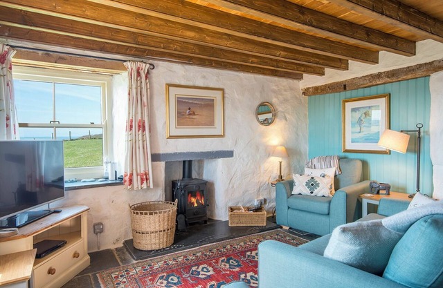Lower Porthmawr, Holiday Cottage Whitesands Bay, near St Davids, Sleeps 5, 2 bedrooms, bathrooms