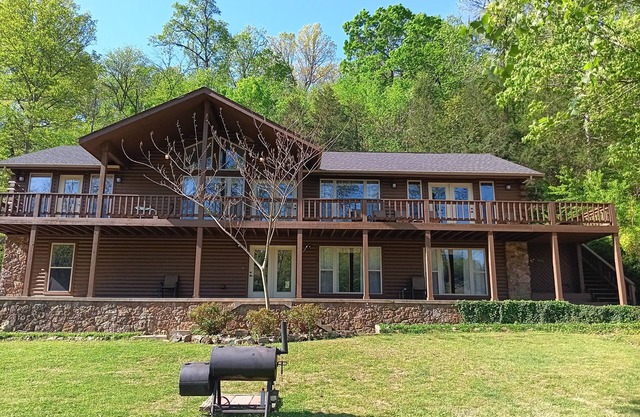 LOWEST FALL RATES ON WHITE RIVER W/2 SLIP COVERED BOAT DOCK! GREAT FISHING!