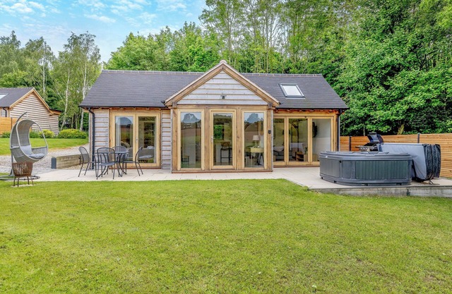 Loxford Lodge - UK47304