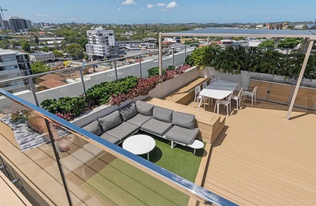LP501: 2 Bedroom 2 Bathroom with Parking