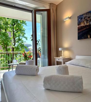 LR Deluxe Apartments - City Life Nest