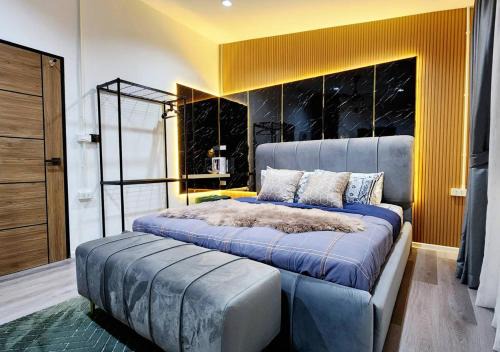 LS 3 Lasalle House,bts,Suvarnabhumi ,mega bangna