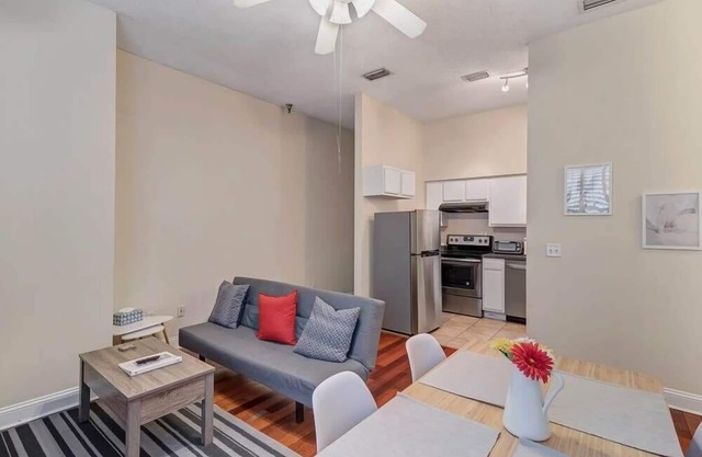 LT Stay Discounts! Cozy 2 BR Apt - Pet Friendly!