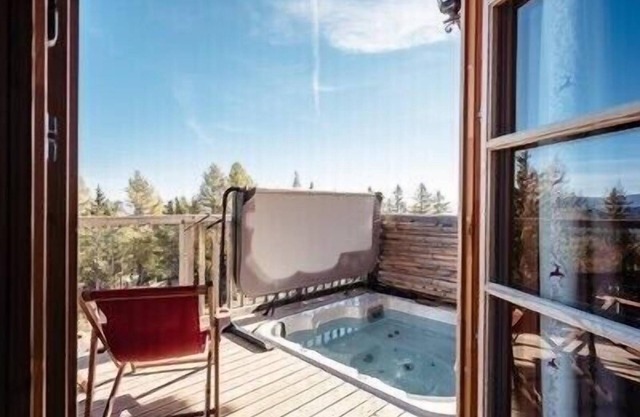Luxury alpine hut with private whirlpool and sauna