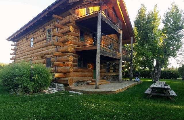 Lucky Dog Lodge - Spectacular Large Group Accommodations!