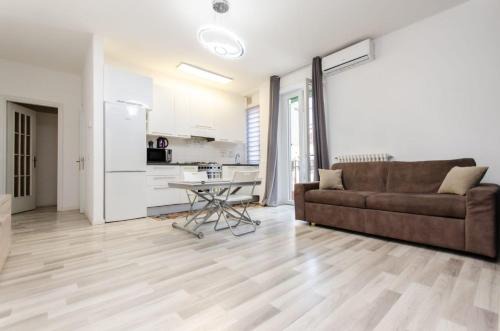 Lugano S&S Home, moderna e tranquilla, vicino al Centro di Milano, con parcheggio gratuito esterno