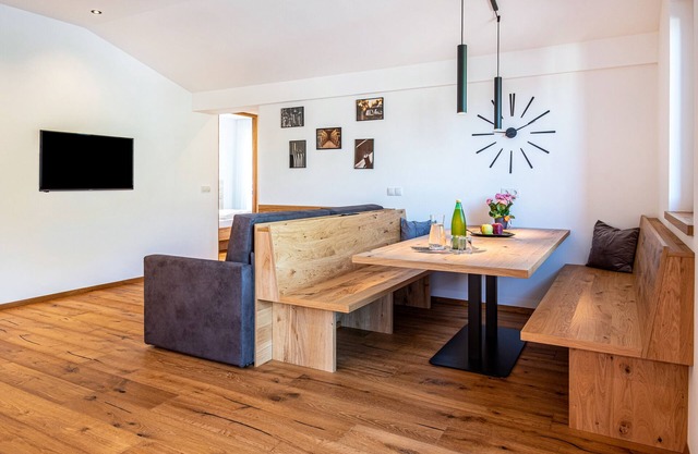'Luislhof Hof - Apartment Vinum' with Mountain View, Terrace & Wi-Fi