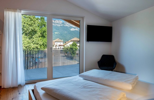 'Luislhof Hof - Apartment Pomum' with Mountain View, Terrace & Wi-Fi