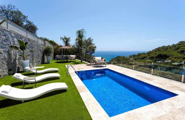 Lujo con piscina climatizada,jacuzzi,playa privada