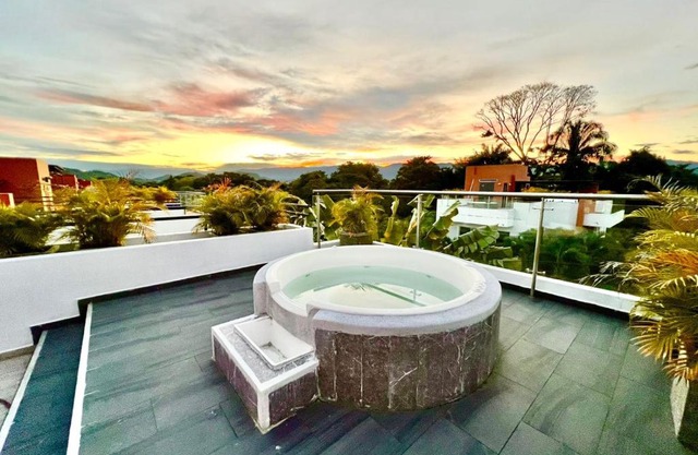 LUJOSA CASA CON JACUZZI ANAPOIMA (Conjunto Cerrado)