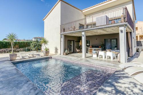 Lujosa casa con piscina zona Golf