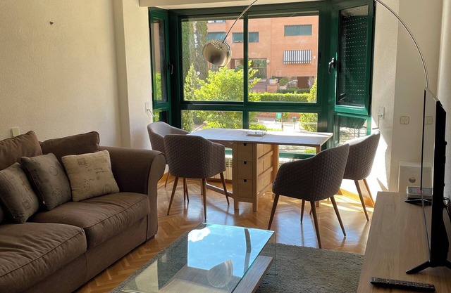 Lujoso Apartamento en Zona Residencial la Piovera, Feria de Madrid