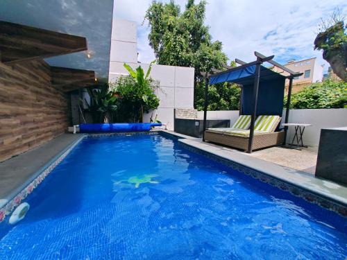 Lujoso y Amplio Loft con Alberca Climatizada, Dos Jacuzzis, Lujo y Amenidades, Terraza con Asador, Cuernavaca Somos los Únicos en Ofrecerte para tu Uso Personal y Exclusivo Dos Jacuzzis Premium con Agua Caliente y Sistema de Hidromasaje, Tipo Spa!