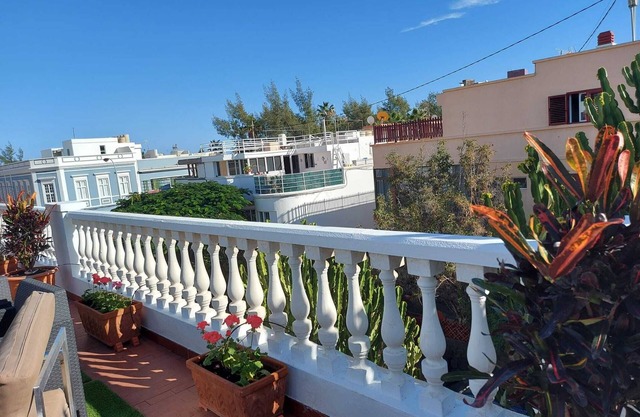 LUMINOUS APARTMENT WITH TERRACE NEAR MARINA LAS PALMAS