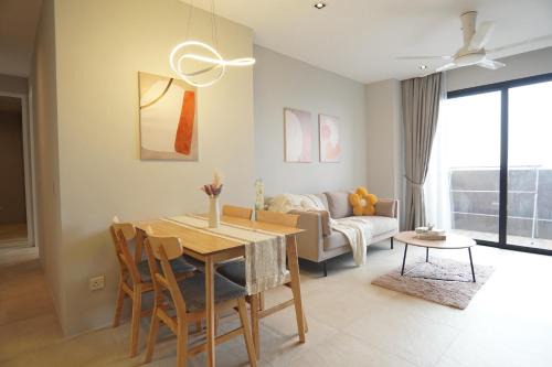 Lumi Tropicana By The Luxe