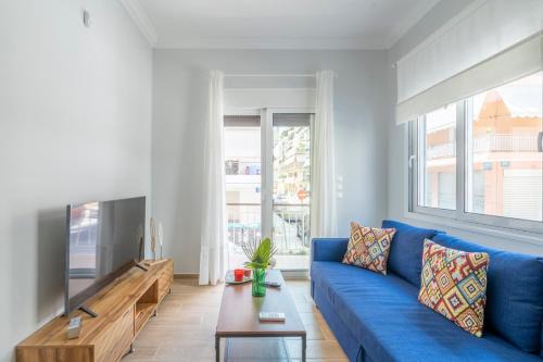 Luminous & Radiant 2BR Apt 4' to Petralona Metro