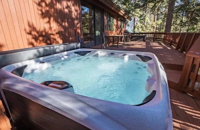 Luna Cabin - 5BR Hot Tub A/C Game Room EV Charger by Zen Living