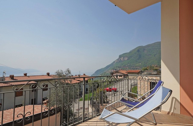Luna: lake view apartment with two bedrooms