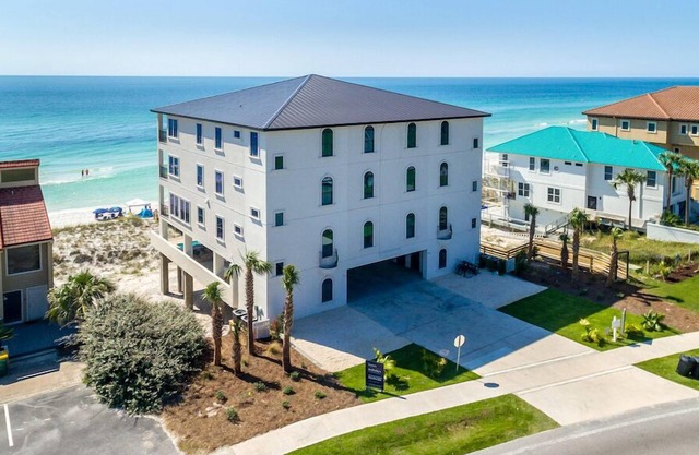 Luna Sol - Beachfront Duplex with Private Pool Area & Beach Access