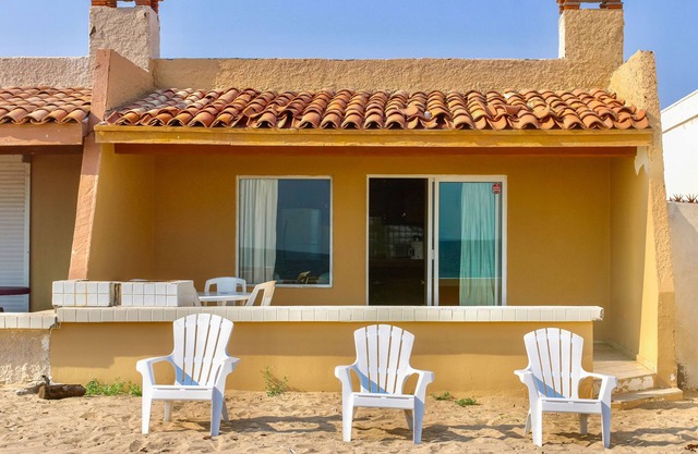 Luna y Sol: Mirador beachfront w/views near bars, restaurants, & the Malecon