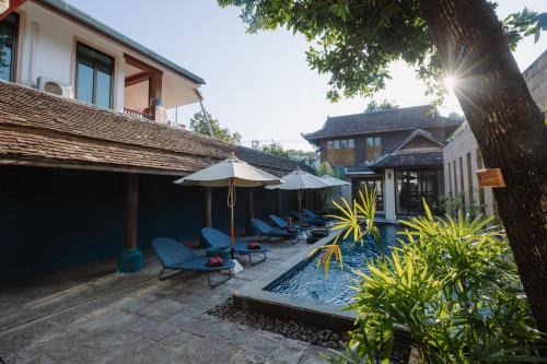 Lunar Mansion Hotel