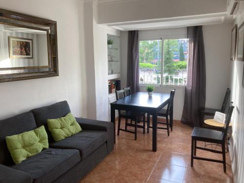 Luninoso y práctico apartamento en el centro con amplio parking incluido