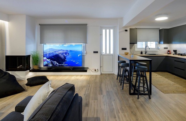 Lush 3bed maisonette flat close to the beach