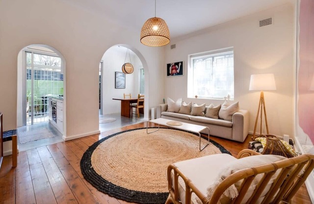 Lush Bondi Beach lifestyle 50m to beach w parking