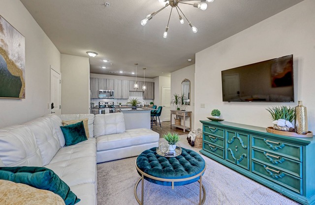 Lush Emerald Nr JAX INT Airport & Shopping