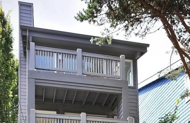 Lush Greenery in Centrally Located House with DECKS!