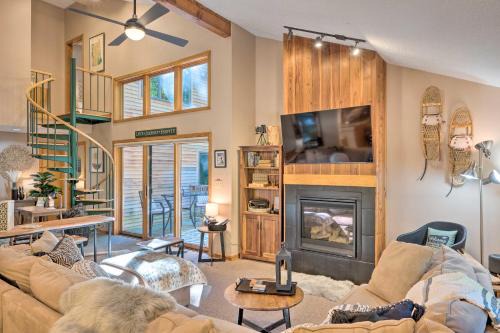 Lush, Woodsy Cabin Less Than 2 Mi to Cranmore Resort!