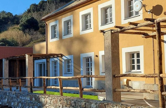 Lussuoso Appartamento con Piscina e Vista Mare
