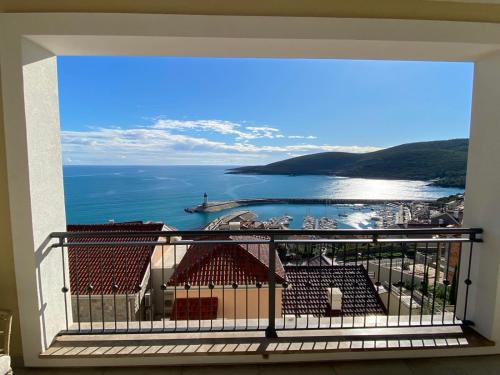 Lustica Lux Studio Apartment with pool and sea view I-112