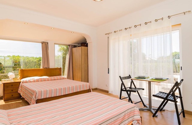 Lutea Yellow Studio, Wifi, AC, Garden