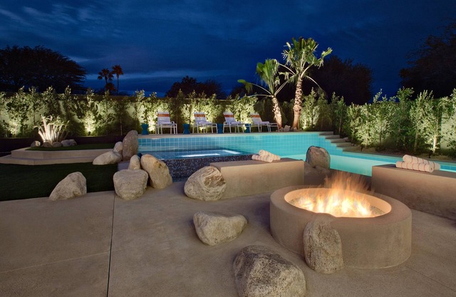 Lux 1959 Mid-Century Home. Perfect for Families/Groups, Pool/Spa, Dogs ok