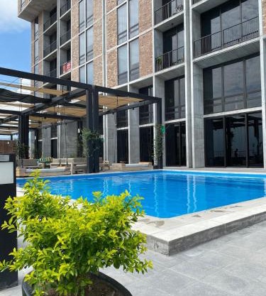 Lux 2 BR apartment, swimming pool, gym and free parking spot in downtown Monterrey