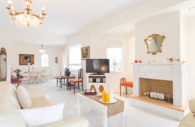 "Lux 3-bedroom Villa - L&L Refuge"