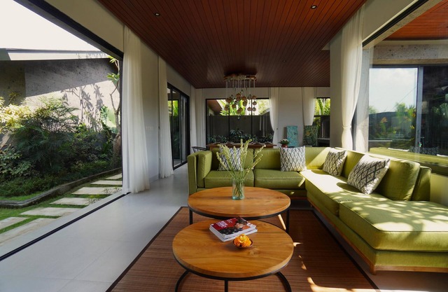 Lux 3BR villa w/dedicated butler, stunning infinity pool & rice fields view.