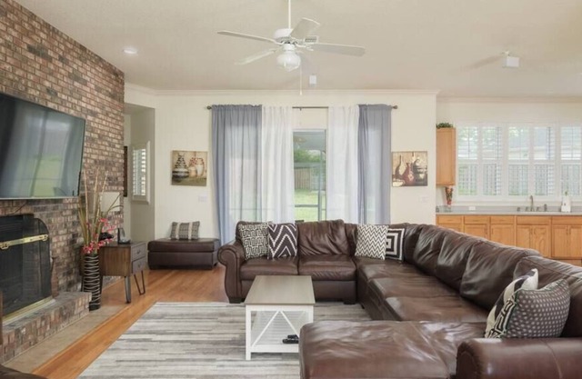 Lux 4BR Private Home W/ Shared Pool-Daily Cleaning - G03