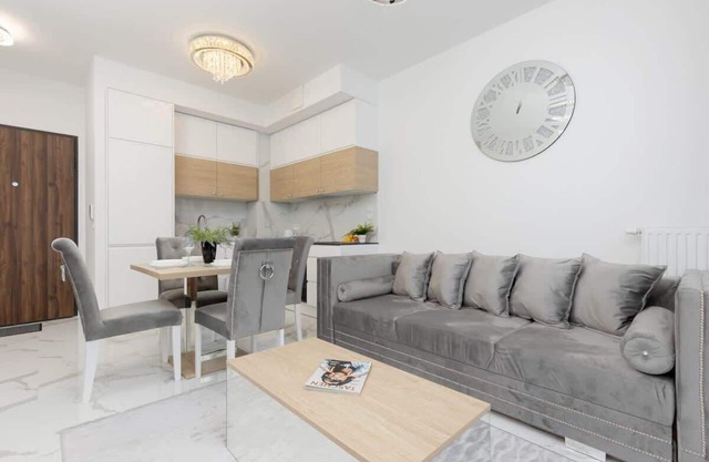 Lux Apartment with Balcony | Garage | 4 guests