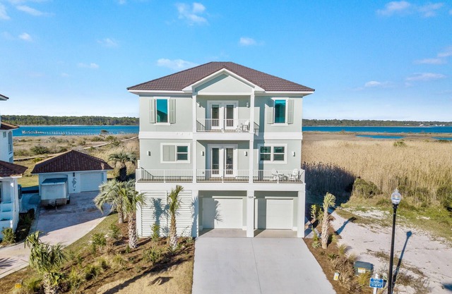 Lux Beach House, Community Pool, Golf Cart, EV