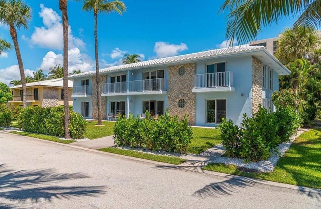 Lux Beachside 2nd Floor Condo 4 Steps to the Beach!
